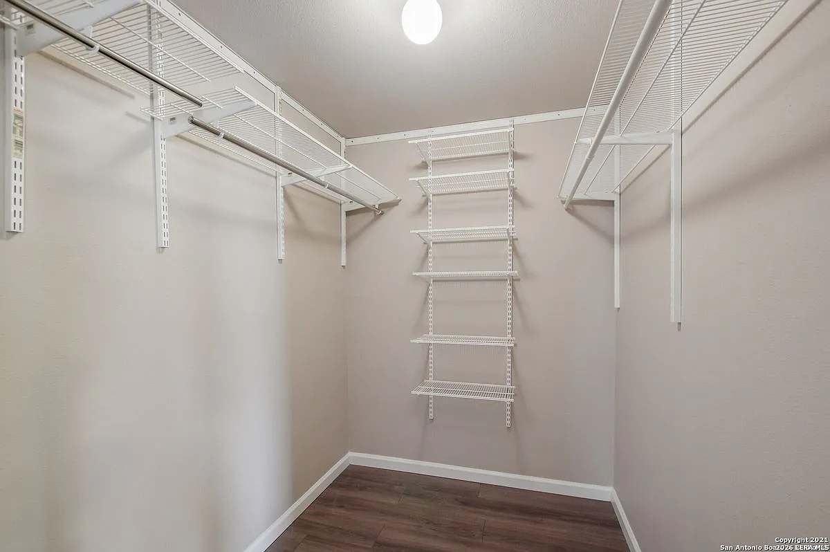 3 bed, 2.0 bath, 1723 sqft, $2,000 — Photo 2