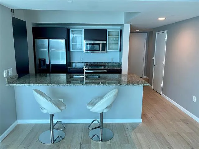 2 bed, 2.5 bath, $5,600 — Photo 3