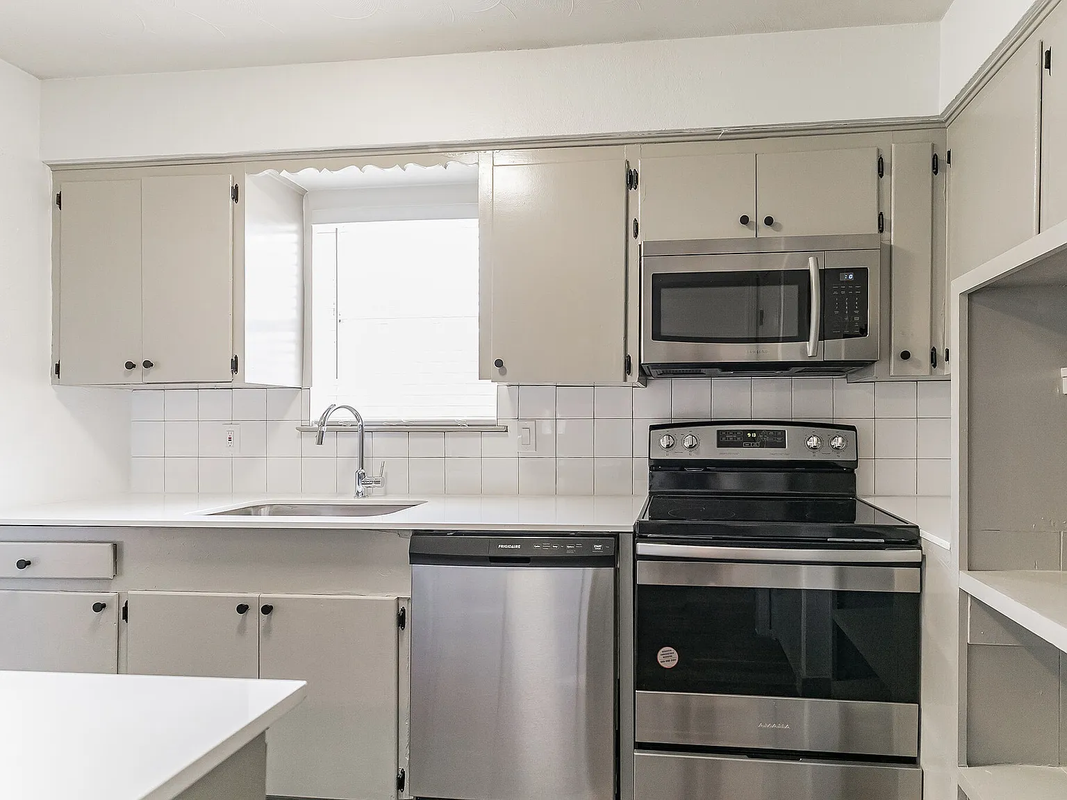 Colony House — Photo 4