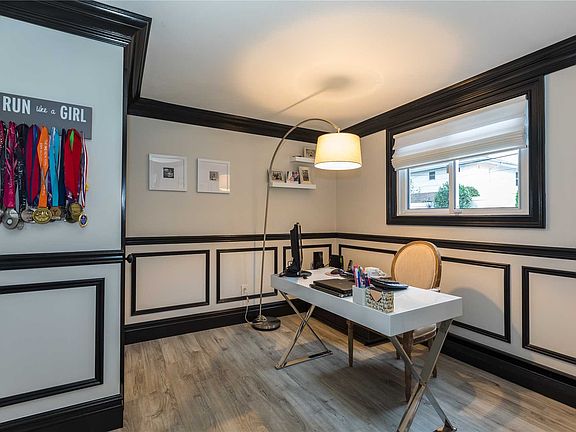 5th image of 32 Stratford Ct