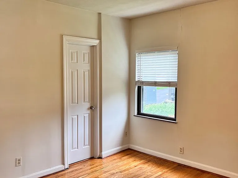 2923 Victoria Avenue — Photo 15