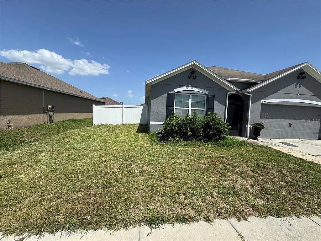 4 bed, 2.0 bath, 1852 sqft, $2,150 — Photo 2