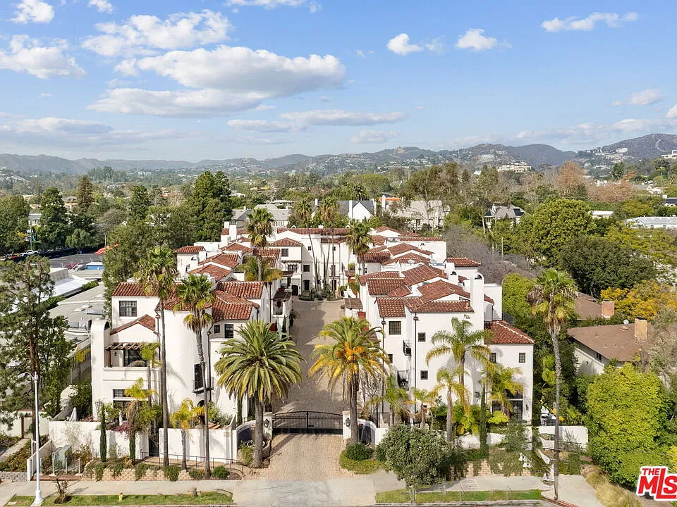 11937 W Sunset Blvd #8