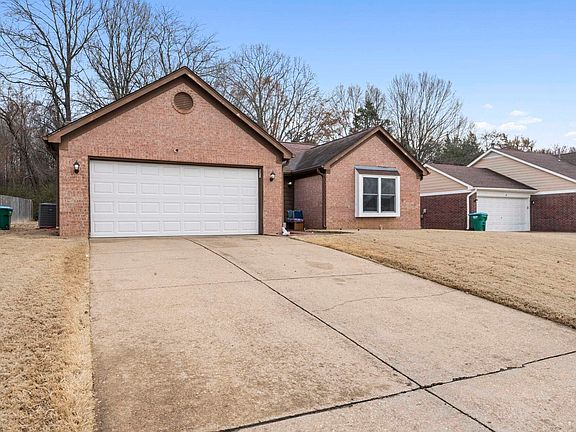 3rd image of 35 Pine Ridge Ln