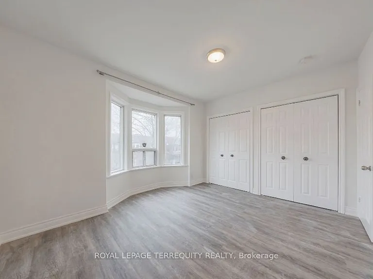 185 Laughton Ave #UPPER — Photo 2