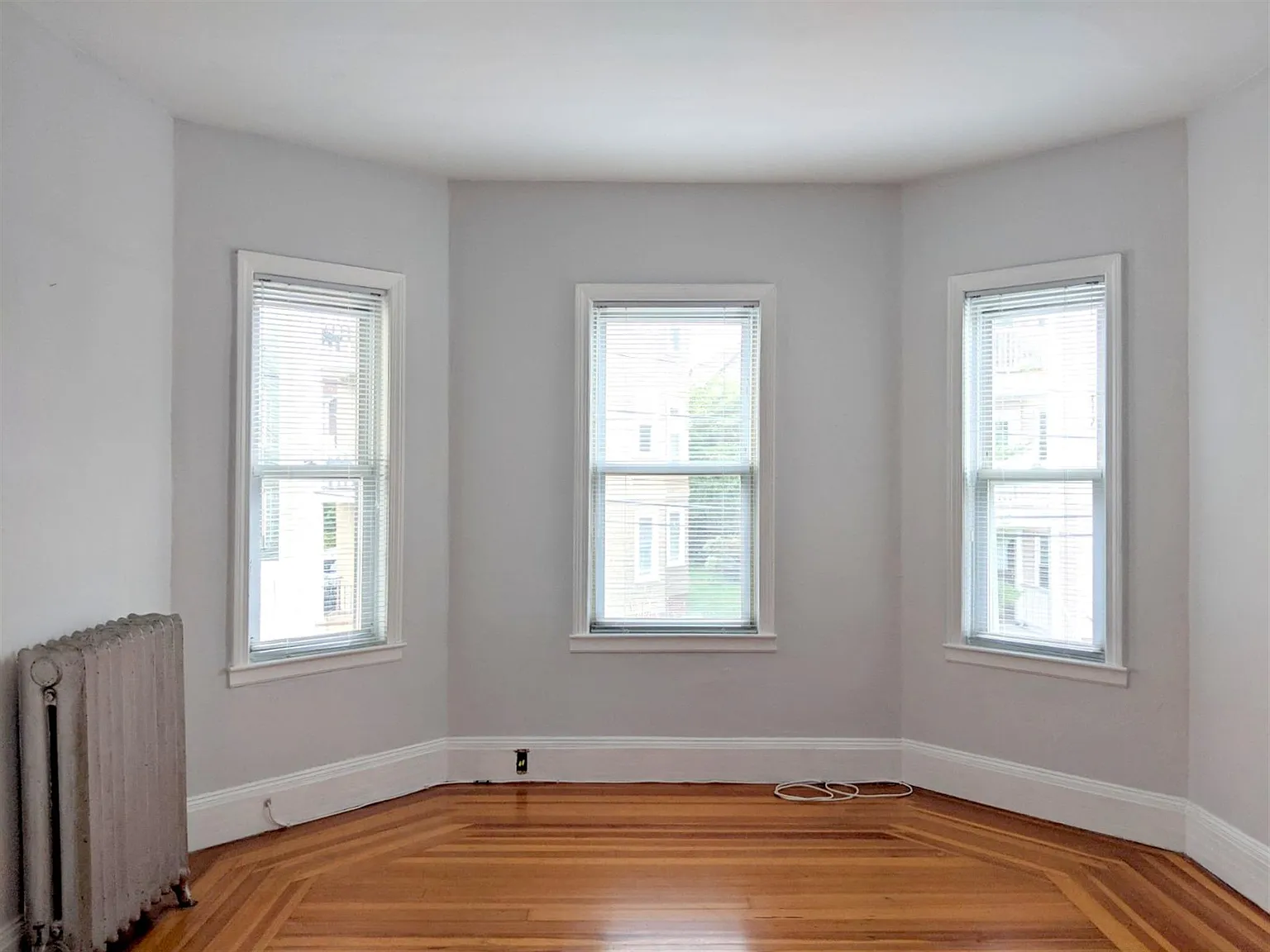 3 bed, $3,800 — Photo 2
