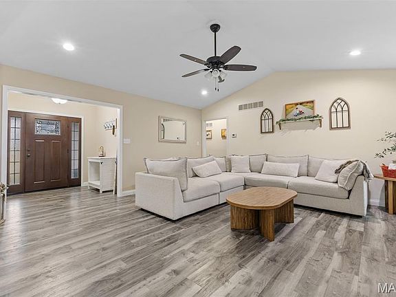 3rd image of 89 Trophy Dr