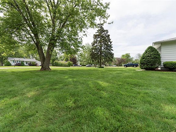 4th image of 1554 Diana Dr