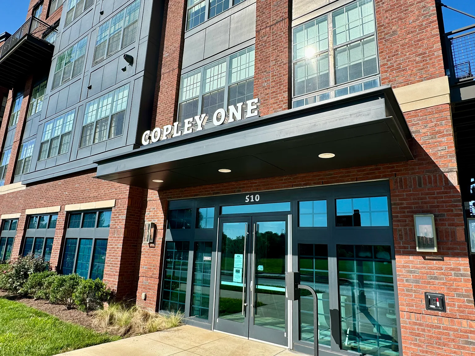 1 bed, 720 sqft, $2,400 — Photo 3