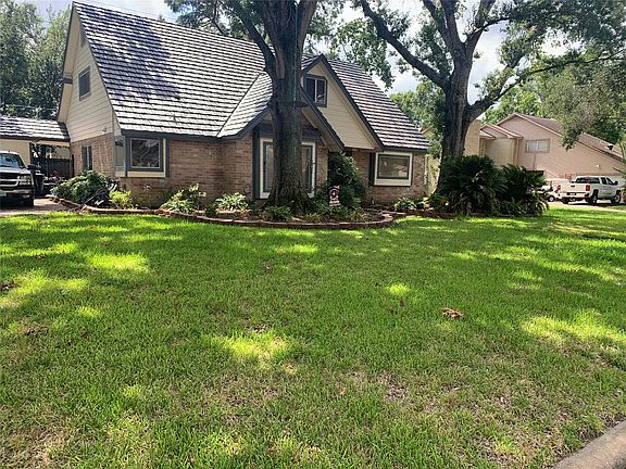 3rd image of 7403 Benwich Cir
