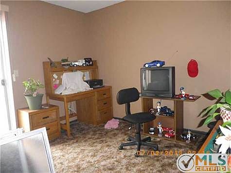4th image of 755 Beyer Way