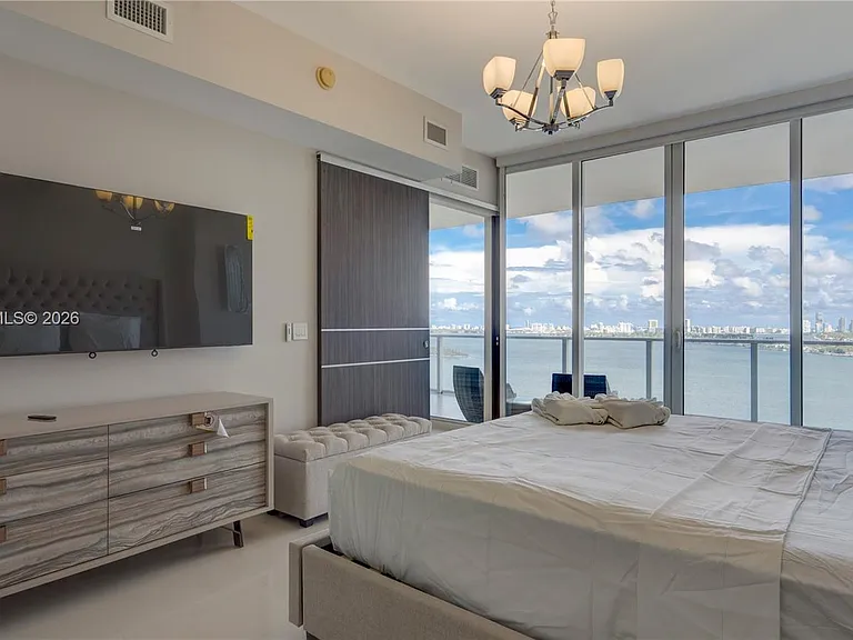 2020 N Bayshore Dr #1905 — Photo 46