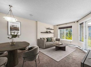 152 W McKenzie Towne Ln SE, Calgary, AB T2Z0C4