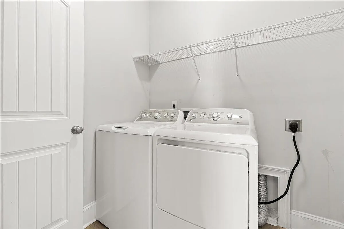 3 bed, 2.5 bath, 1706 sqft, $3,395 — Photo 3