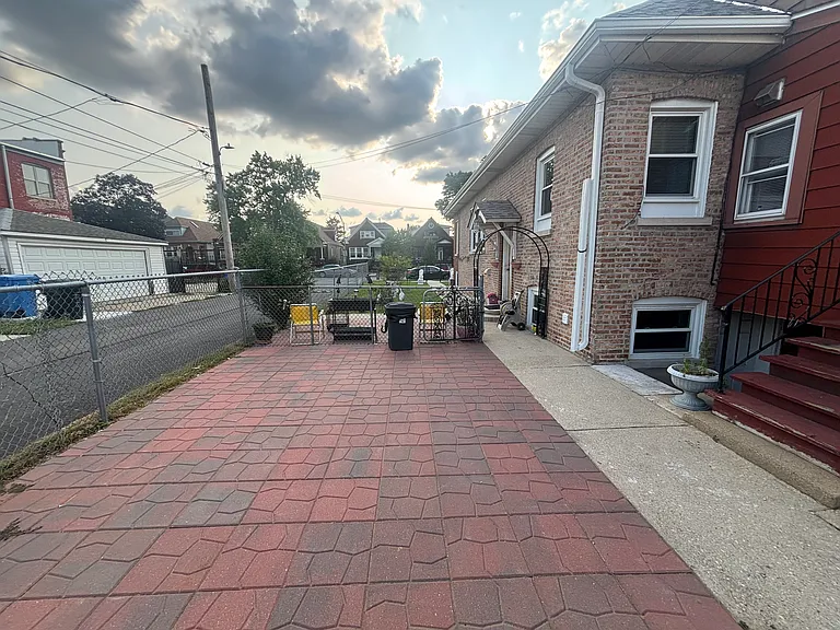 2049 N Kilpatrick Ave — Photo 11