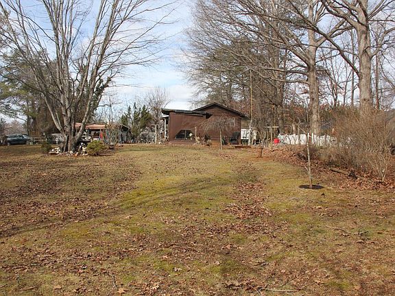4th image of 42 Edgeway Dr