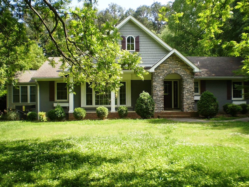 1st image of 110 Hillcrest Cir