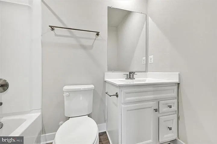 815 Lennox St — Photo 1