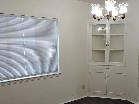 3rd image of 514 W Hedges Ave