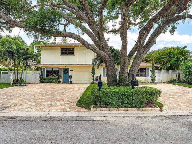 2101 N Palm Cir — Photo 5
