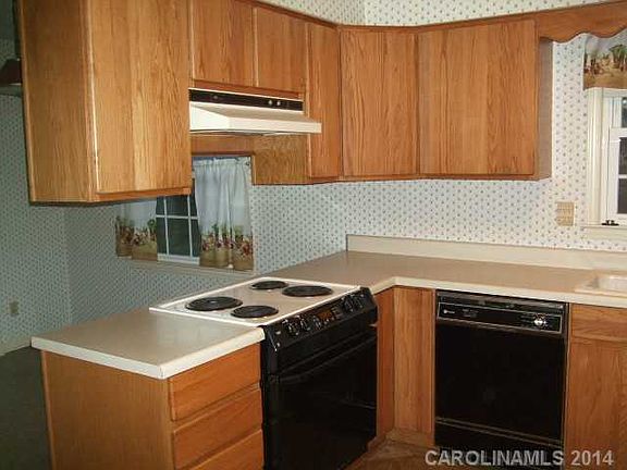 4th image of 2173 Gaines Ave