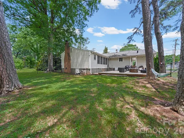 600 McAdenville Rd, Lowell, NC 28098