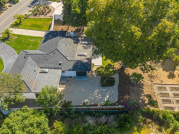 4th image of 807 Camino Concordia