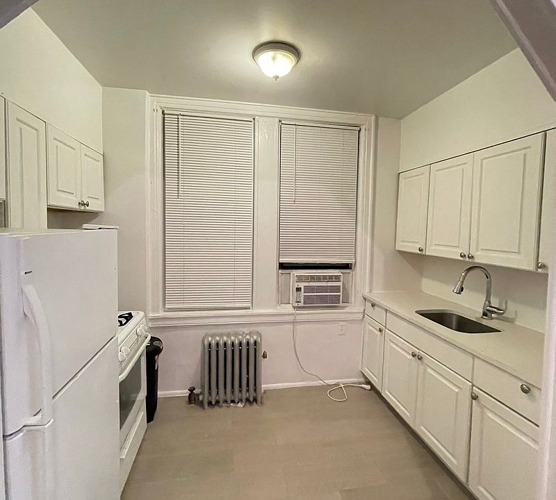 1st image of 31-33 33rd St #1I