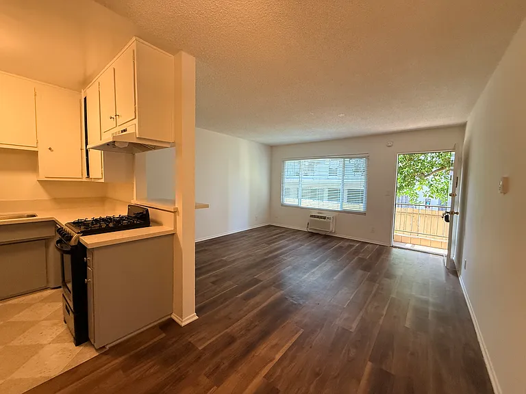 4855 Lexington Ave #101 — Photo 9