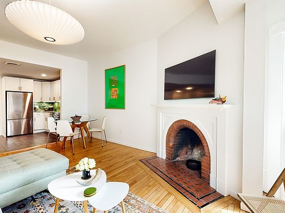 4th image of 23 Bay State Rd APT 5