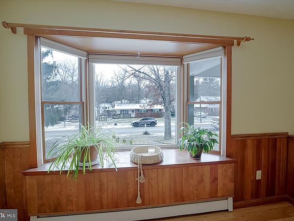 5th image of 633 W Hillside Ave