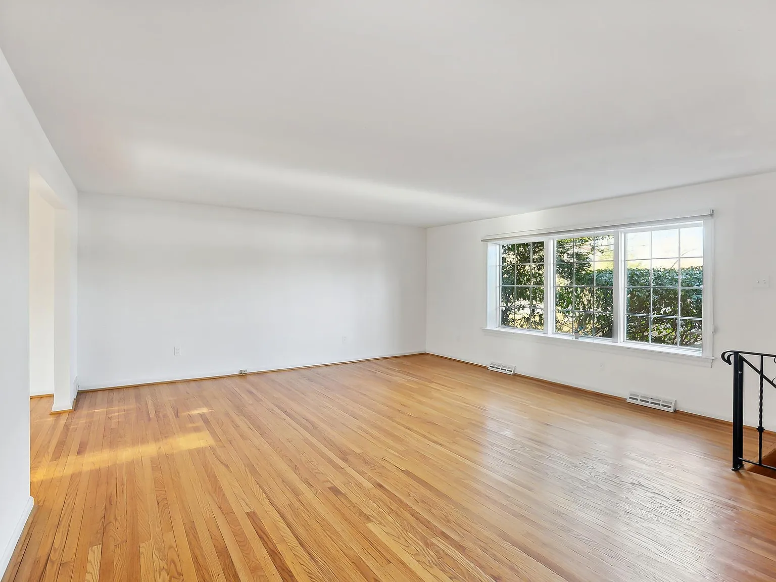 434 W Springfield Ave — Photo 2
