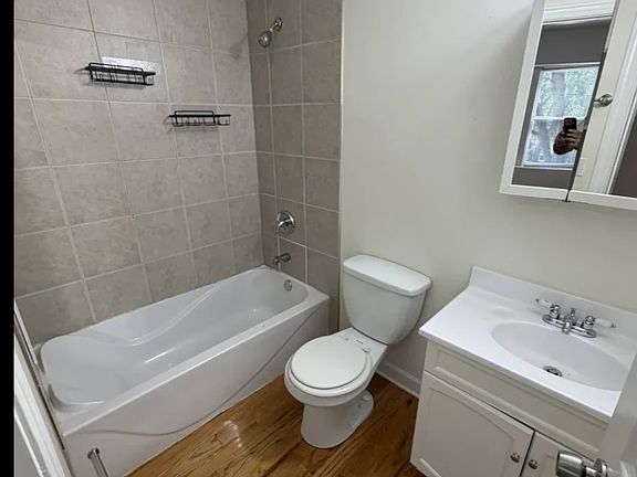 5th image of 3342 W Wilson Ave #2S