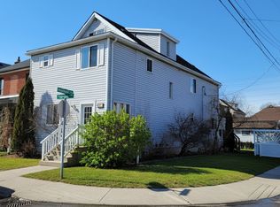 41 Fairview Ave #3, Hamilton, ON L8L 7B5