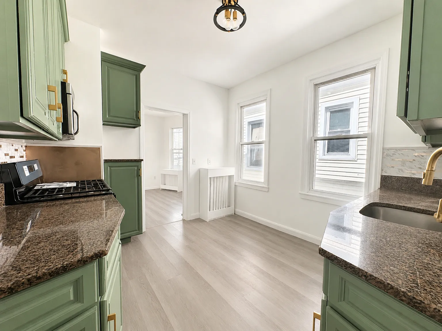 4 bed, 1400 sqft, $3,300 — Photo 4