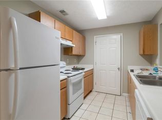 6302 Fairington Village Dr, Lithonia, GA 30038