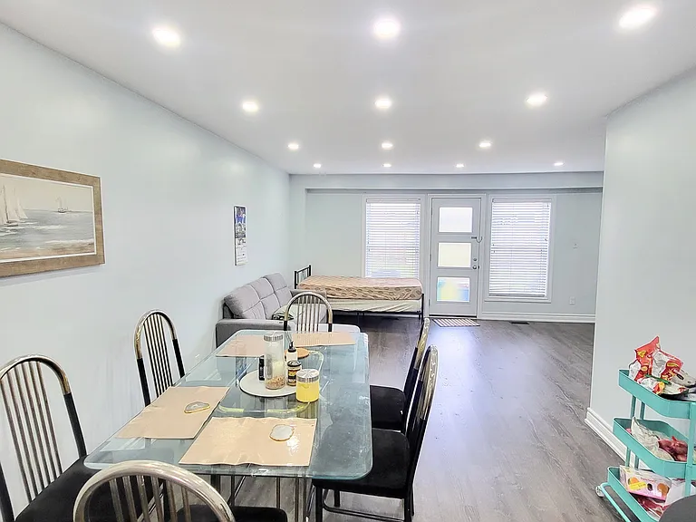 1192 Oxford St #MAIN UPPER — Photo 7