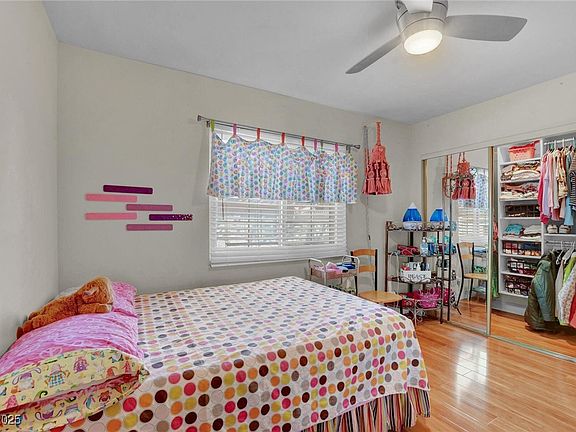 3rd image of 2120 Chertsey Dr Unit D