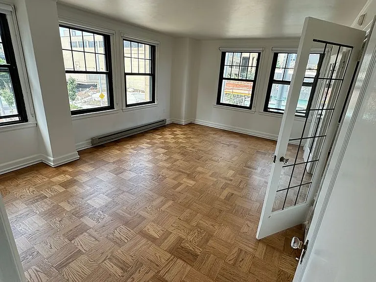 Comfortable Urban Living in a Classic Brick Building Near UW & Light Rail — Photo 62
