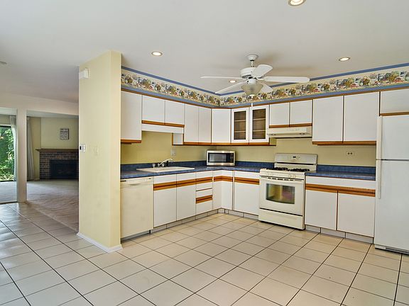 4th image of 208 W Wimbolton Dr