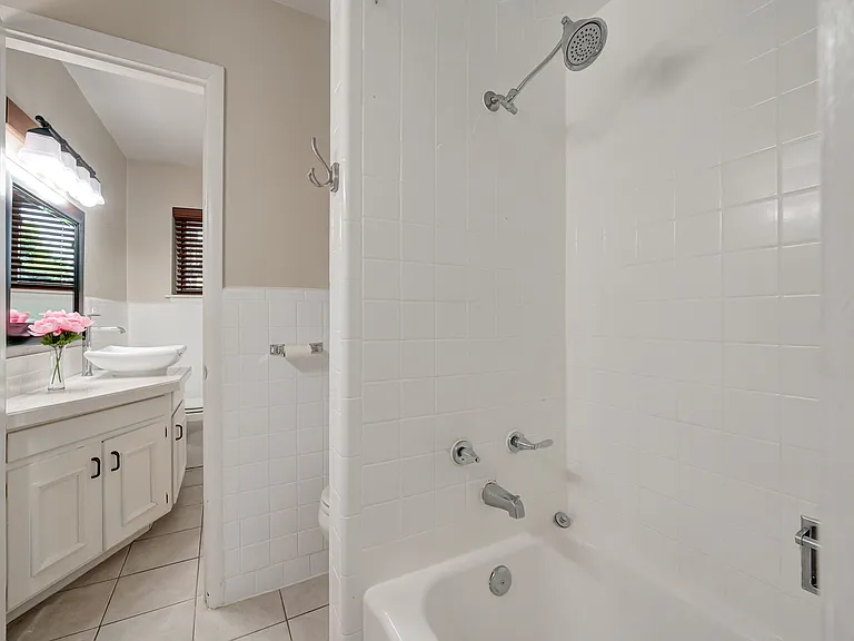 4618 N Harvey Pkwy — Photo 19