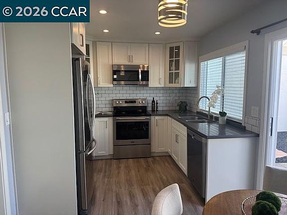 3rd image of 4869 Wolf Way