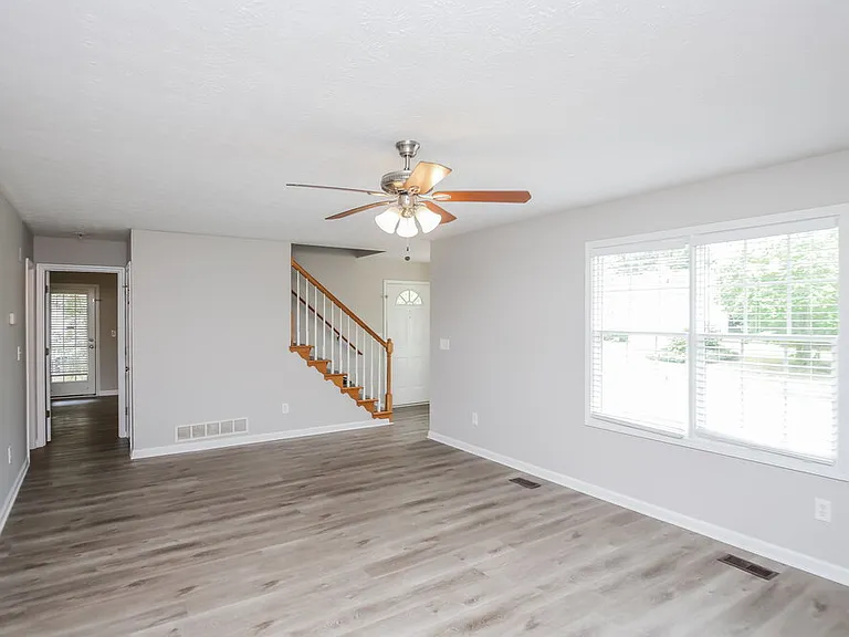565 Bridge Grv — Photo 5