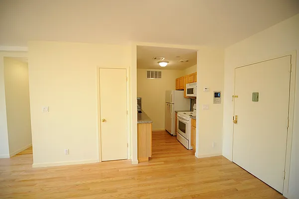 Rented by RES New York | media 21