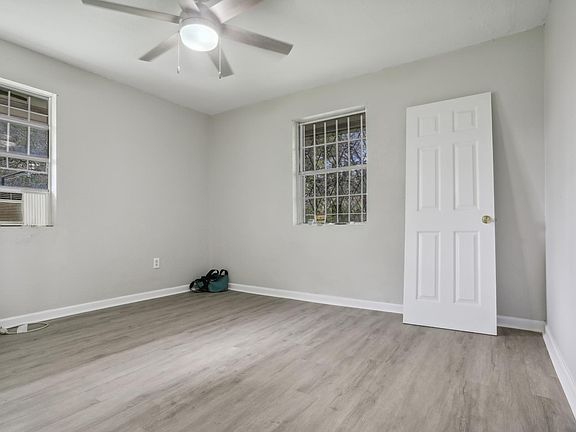 5th image of 4624 Wells St