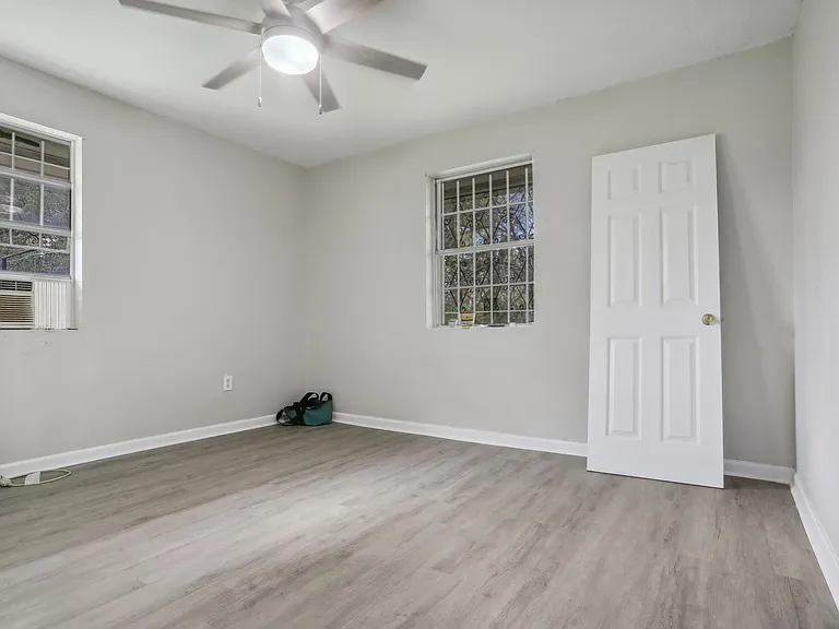 4624 Wells St — Photo 5