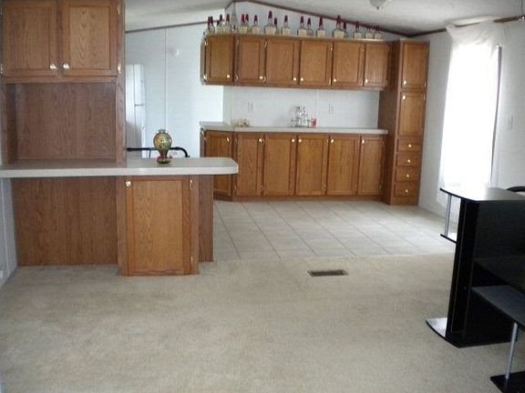 5th image of 406 Hawthorne Dr