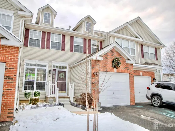 7 Leshyk Dr, Parlin, NJ 08859