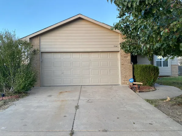 704 S Red Oaks Cir, Wichita, KS 67207