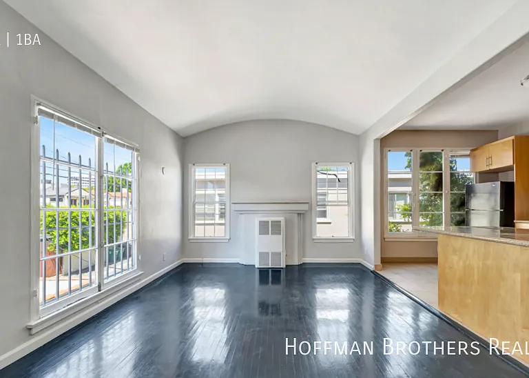 215 S Elm Dr #104 — Photo 1